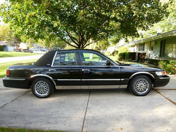 Mercury Grand Marquis Touring-res Sedan