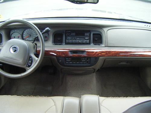 Mercury Grand Marquis 2002 photo 2