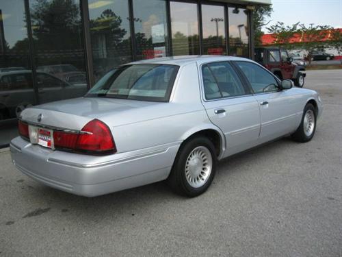 Mercury Grand Marquis 2002 photo 2