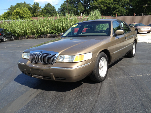 Mercury Grand Marquis 2002 photo 2