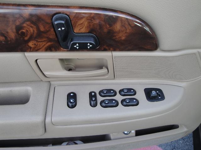 Mercury Grand Marquis 2004 photo 2