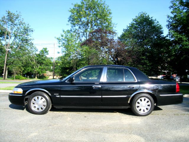 Mercury Grand Marquis 2004 photo 2