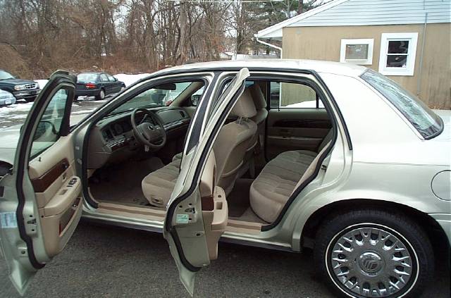 Mercury Grand Marquis 2004 photo 2