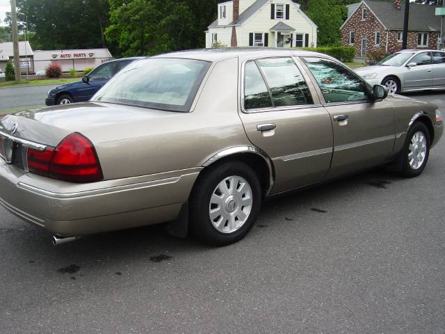 Mercury Grand Marquis 2004 photo 2