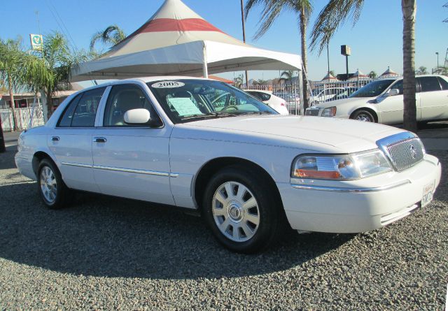 Mercury Grand Marquis 2005 photo 2