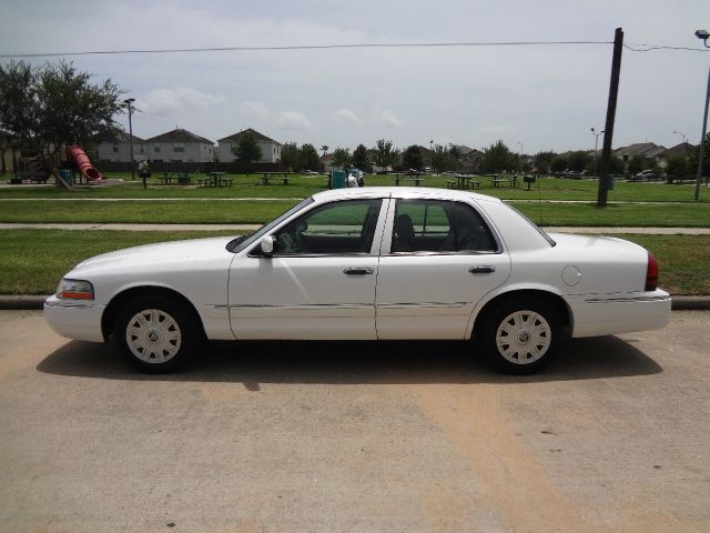 Mercury Grand Marquis 2005 photo 2