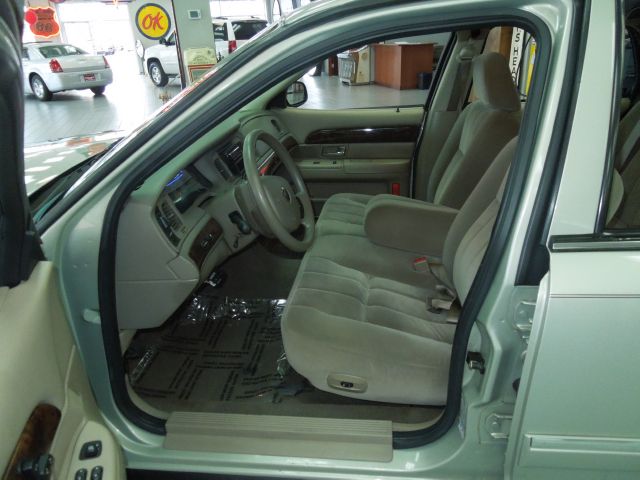 Mercury Grand Marquis 2005 photo 2