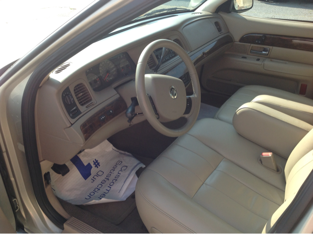 Mercury Grand Marquis 2005 photo 2