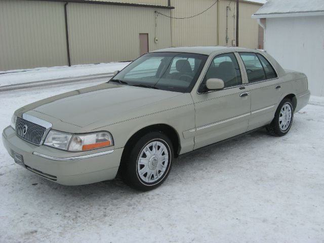 Mercury Grand Marquis 2005 photo 2