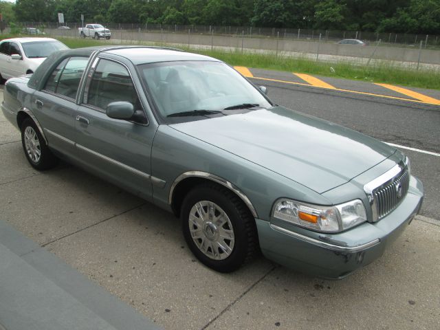 Mercury Grand Marquis 2006 photo 2