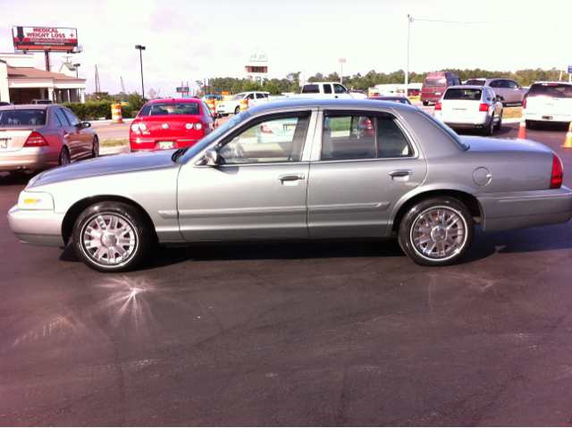 Mercury Grand Marquis 2006 photo 2