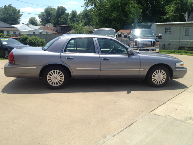 Mercury Grand Marquis 2006 photo 2