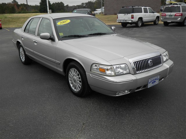 Mercury Grand Marquis 2007 photo 2