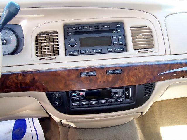 Mercury Grand Marquis 2010 photo 3