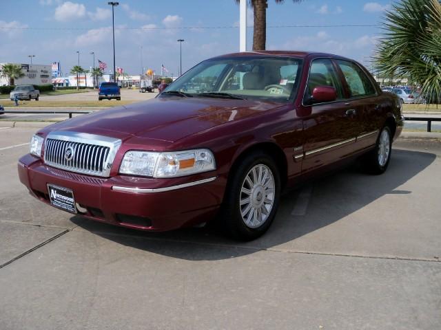 Mercury Grand Marquis 2010 photo 2