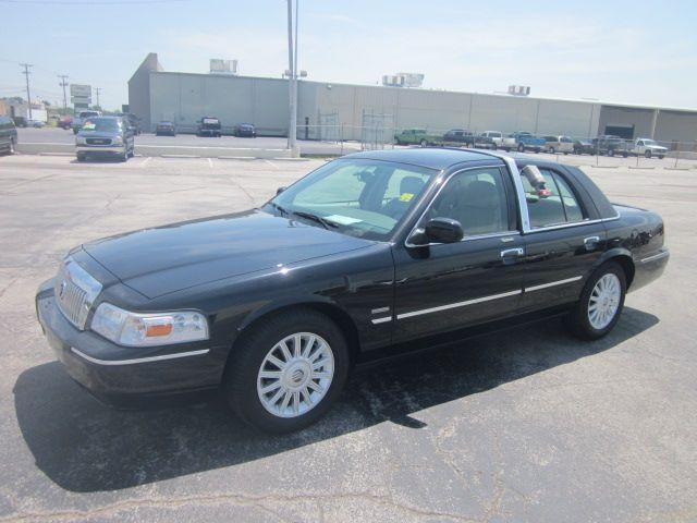 Mercury Grand Marquis 2010 photo 2