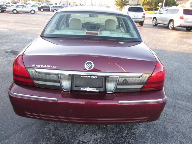 Mercury Grand Marquis 2010 photo 2