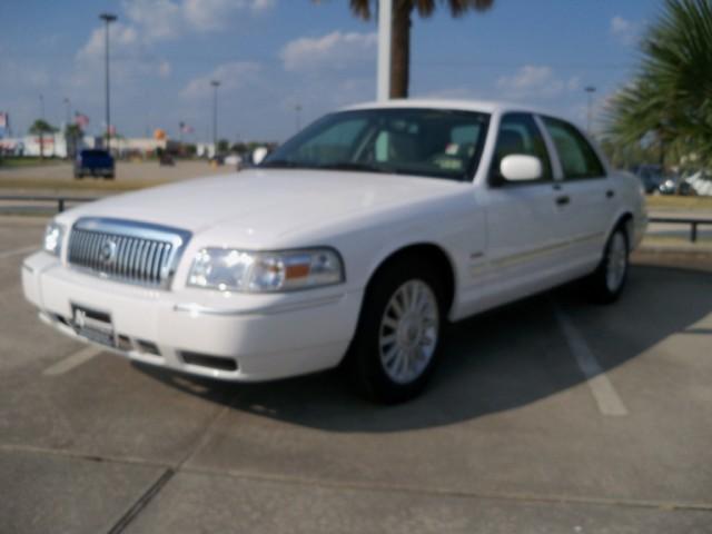 Mercury Grand Marquis 2010 photo 2