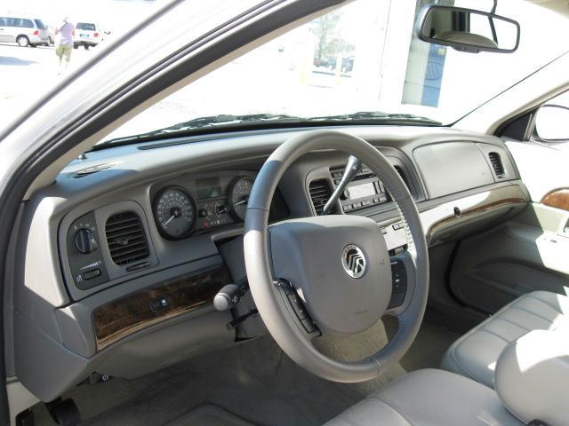 Mercury Grand Marquis 2010 photo 2