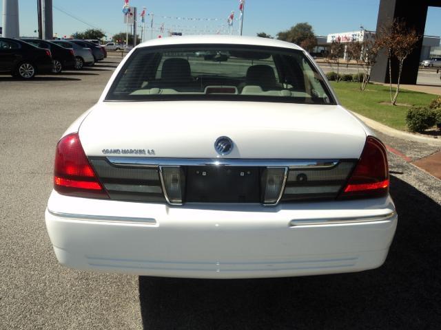 Mercury Grand Marquis 2010 photo 2