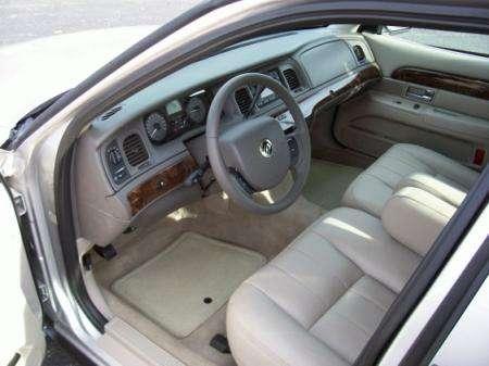 Mercury Grand Marquis 2010 photo 2