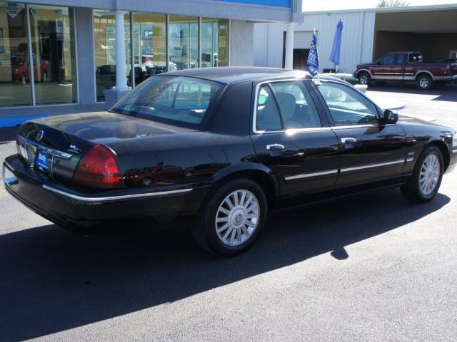 Mercury Grand Marquis 2011 photo 2