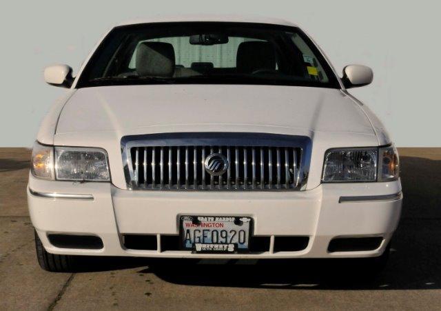 Mercury Grand Marquis 2011 photo 2