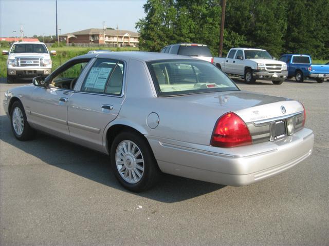 Mercury Grand Marquis 2011 photo 2