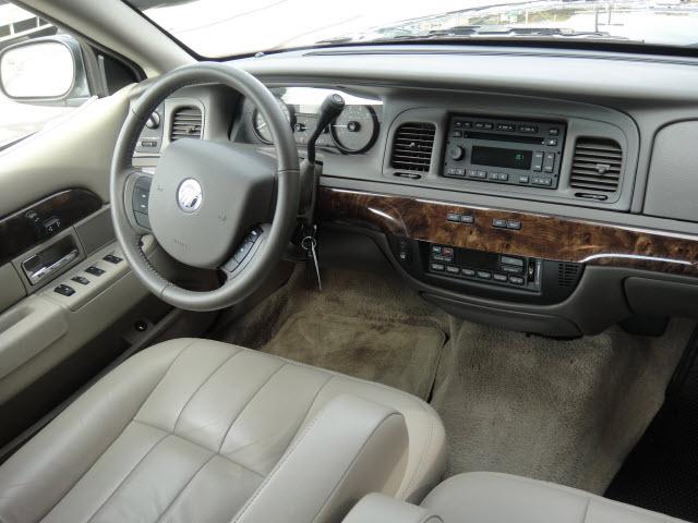 Mercury Grand Marquis 2011 photo 2