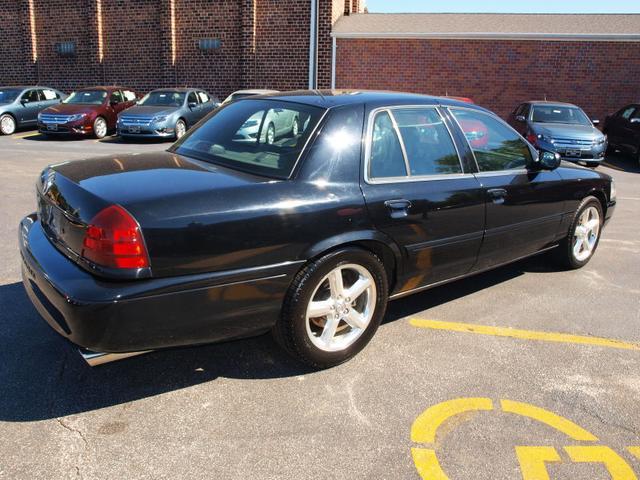 Mercury Marauder 2003 photo 2