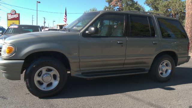 Mercury Mountaineer 2000 photo 2