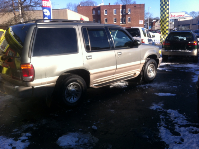 Mercury Mountaineer 2000 photo 2