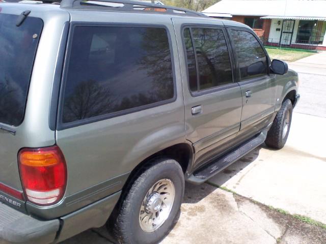 Mercury Mountaineer 2000 photo 1