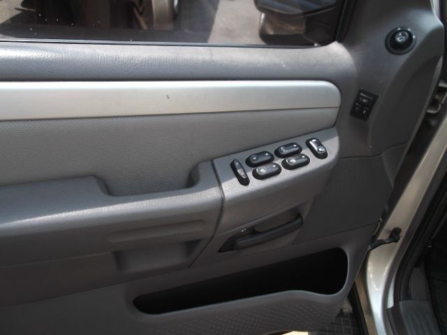 Mercury Mountaineer 2002 photo 2