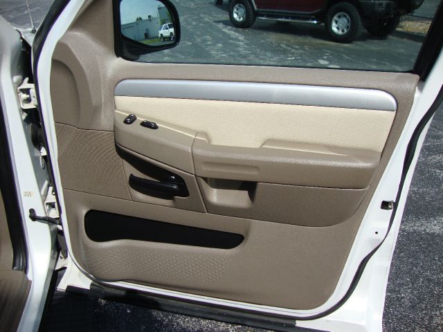 Mercury Mountaineer 2002 photo 2