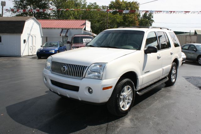 Mercury Mountaineer 2002 photo 2