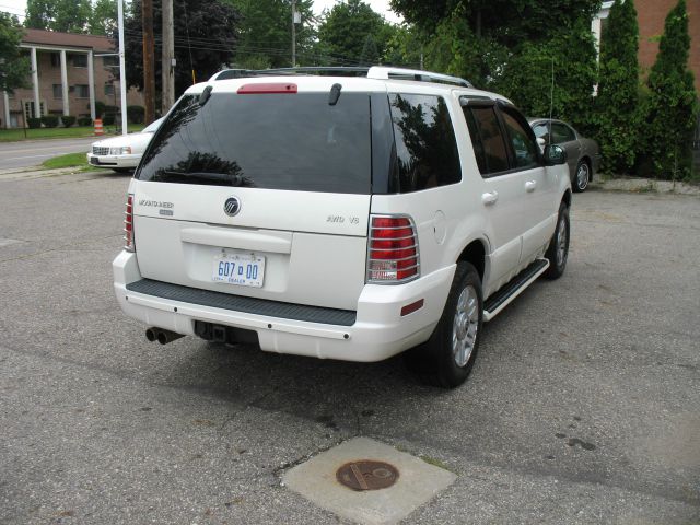 Mercury Mountaineer 2500 HD 4X4 SUV