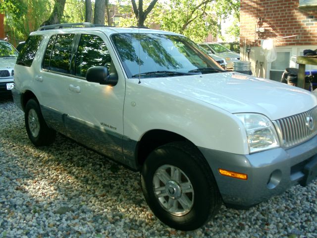 Mercury Mountaineer 2003 photo 2