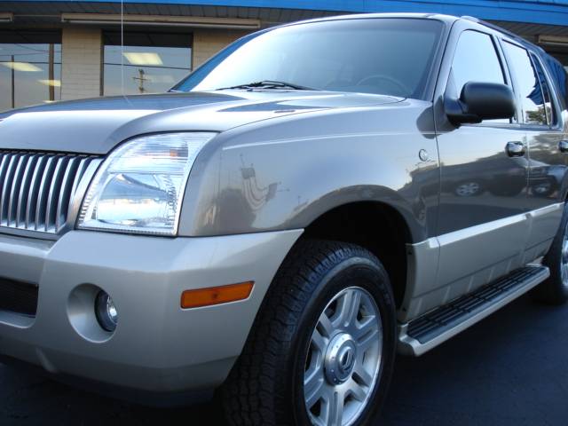 Mercury Mountaineer 2004 photo 2