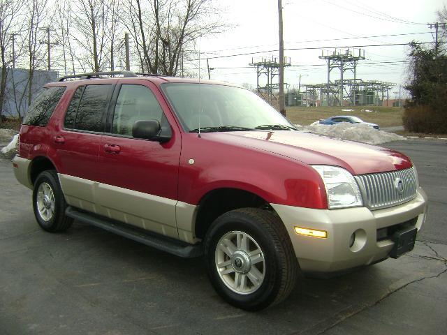 Mercury Mountaineer 2004 photo 2