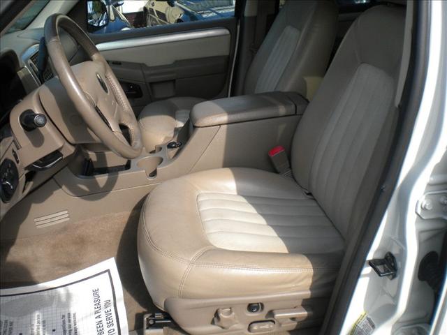 Mercury Mountaineer 2004 photo 2