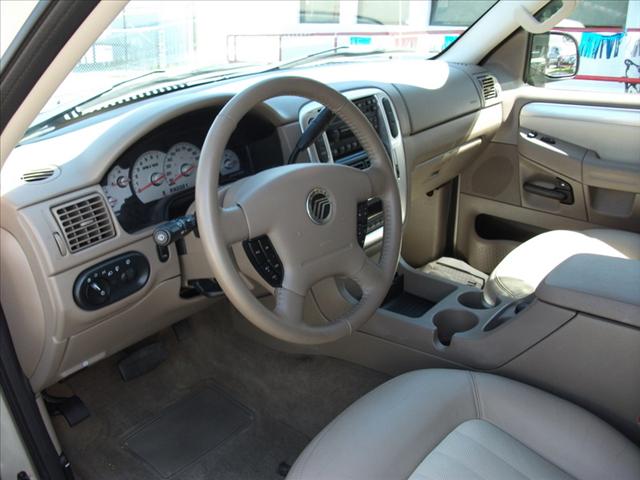 Mercury Mountaineer 2004 photo 2