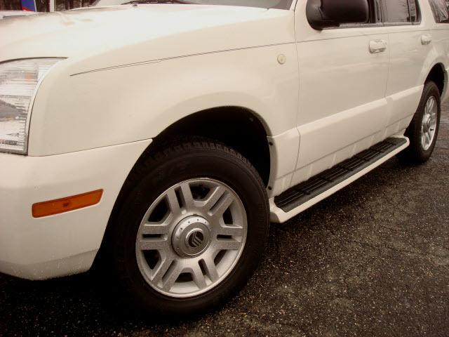 Mercury Mountaineer 2004 photo 2