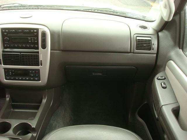 Mercury Mountaineer 2004 photo 3