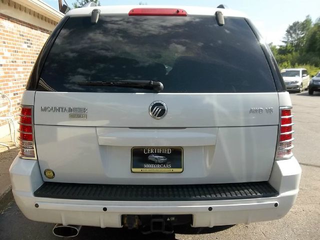 Mercury Mountaineer 2500 HD 4X4 SUV