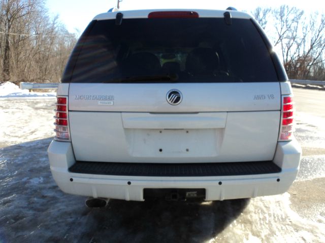 Mercury Mountaineer 2004 photo 2