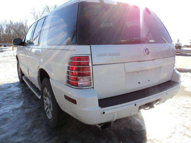 Mercury Mountaineer 2004 photo 3