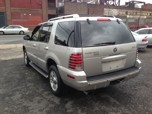 Mercury Mountaineer 2004 photo 2