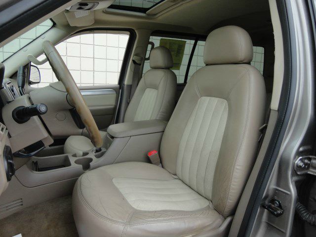 Mercury Mountaineer 2004 photo 3