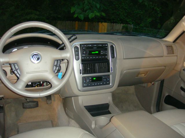 Mercury Mountaineer 2004 photo 1